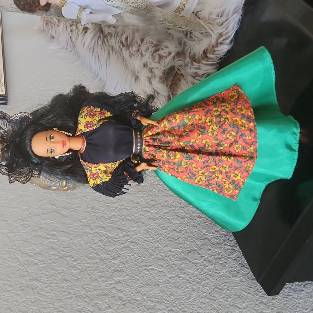 Vintage dolls of the world Barbie Italy ๐ฎ๐น - Picture 2 of 5